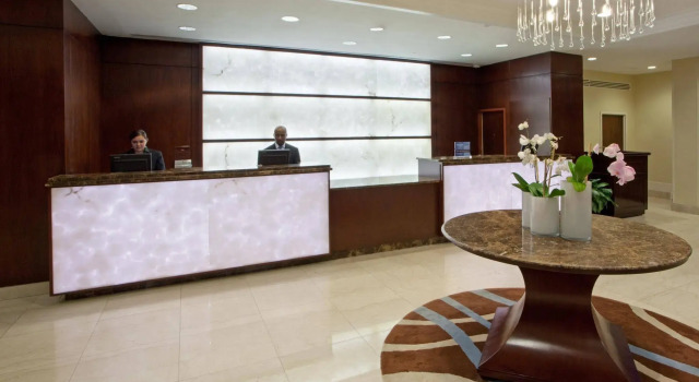 Crowne Plaza Hotel Old Town Alexandria, Забронировать Отель Старый город Александрии Виргиния