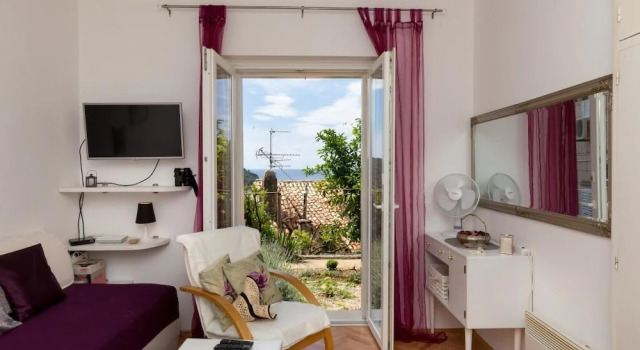 Apartment Purple Rain, Забронировать Апартаменты/квартира Старый город Дубровник, рядом с Дом-музей Марин Држич