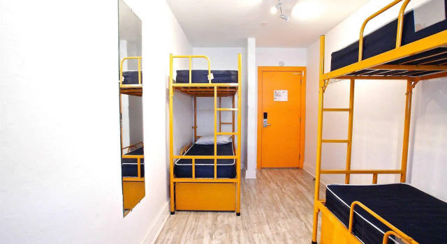 SoBe Hostel & Bar, Забронировать Хостел Хостелы Майами-Бич, рядом с Саус Поинте Парк, Хостел