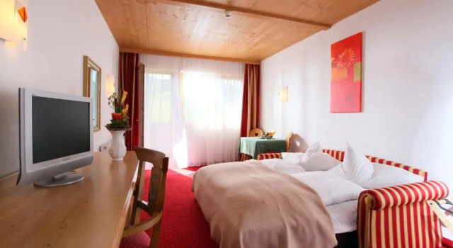 Семейный люкс с балконом Alpenhotel Landhaus Küchl