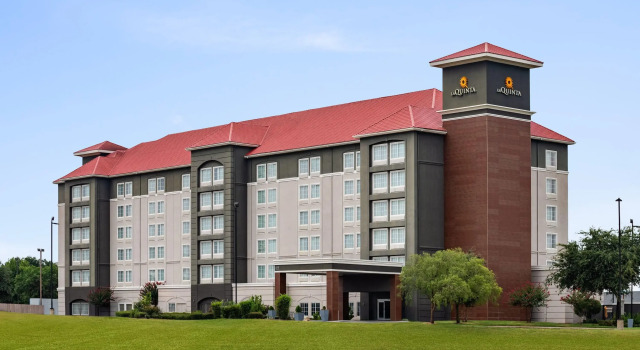 La Quinta by Wyndham Arlington North 6 Flags Dr, Забронировать Отель Арлингтон Dallas - Fort Worth Metropolitan Area