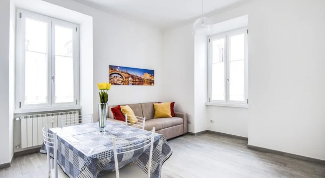 Lovely 2 Beds Flat 10 Minutes From Piazza Venezia, Забронировать Отель Авентин Рим, рядом с Уста истины