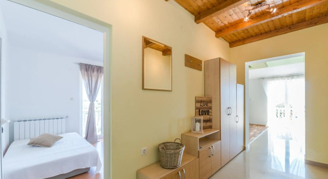 Crowonder Sun&Fun Holiday House with Large Swimming Pool, Playroom and Garden, Забронировать Отель Бибинье Задарская жупания, рядом с Пляж Бибиньски Мликарич