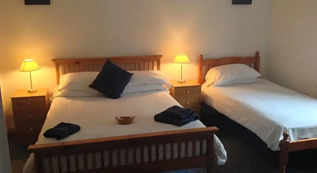 The Jolly Huntsman, Book Hotel Chippenham Wiltshire