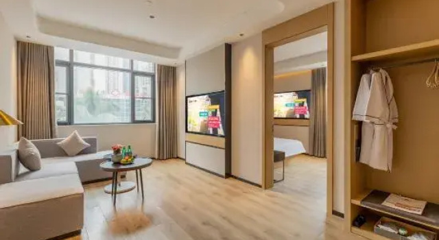 Люкс Luxury Yishang Plus Hotel (Haikou Friendship Sunshine City Guomao Center Branch)