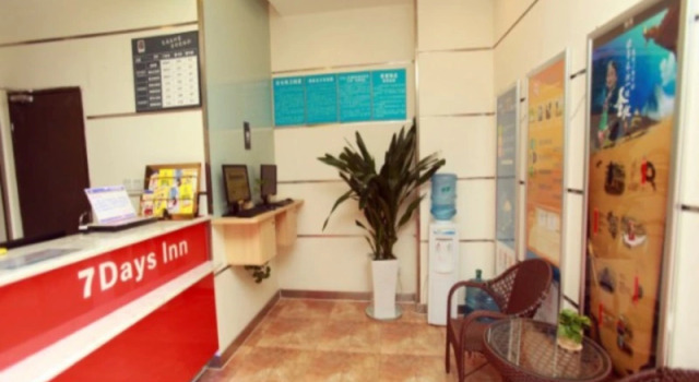 7 Days Inn Chengdu Sichuan Normal University Chenglong Headquarters Economy Harbor Branch, Boek Hotel Hotels in Chengdu met parkeren, Parkeren