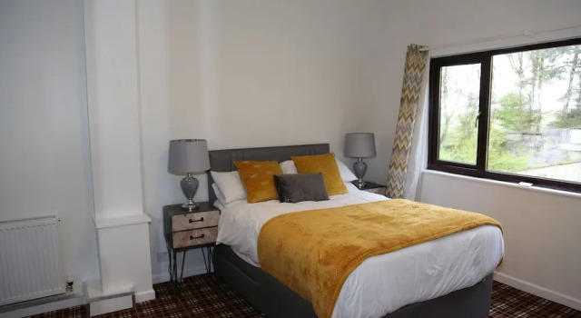 Четырёхместный семейный номер Standard с 2 комнатами с балконом Colliford Lake Hotel & Holiday Site