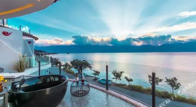 Yunzhiguo Yunduan Lakeview Holiday Hotel, Prenota Hotel Hotel a Dali con parcheggio, Parcheggio