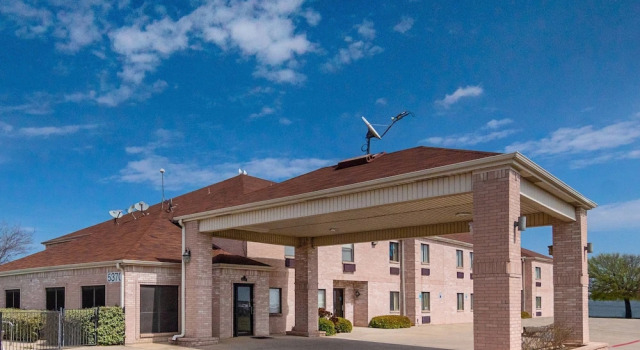 Days Inn Fort Worth-Stockyards, Забронировать Отель Отели Stockyards с парковкой, Парковка