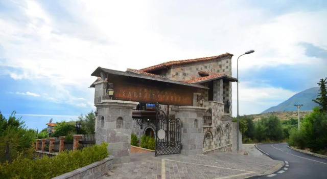 Hotel Sarajet e Pashait 1, Varaa Hotelli Himare Vlorë County