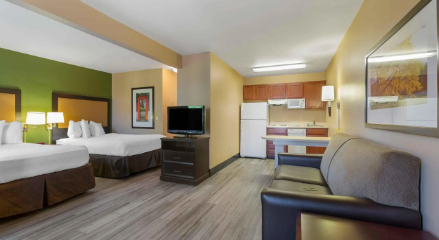 Четырёхместная студия Deluxe Extended Stay America Select Suites - Phoenix - Airport - E Oak St
