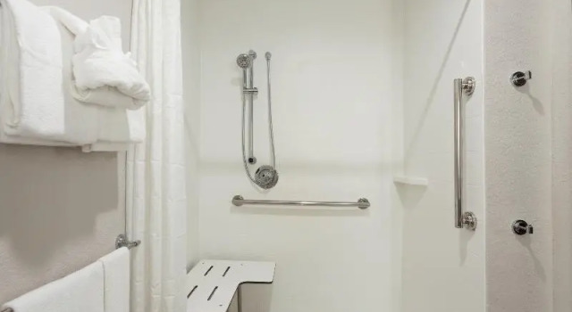Люкс c 1 комнатой Holiday Inn Express Hotel & Suites Fort Lauderdale Airport/Cruise Port by IHG