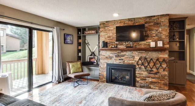 Апартаменты Ski-in/out & Golf Condo w/ A/C at Holiday Valley!