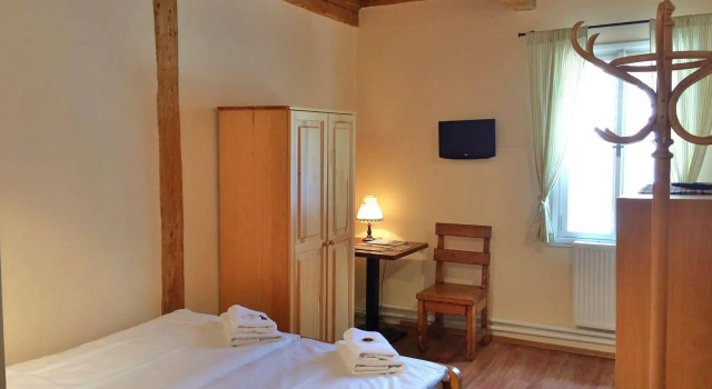 Lomnice Hotel & Restaurant, Забронировать Отель Отели Шпиндлерув-Млин с парковкой, рядом с Горнолыжный курорт Шпиндлерув-Млин, Парковка
