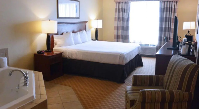 Люкс Country Inn & Suites by Radisson, Peoria North, IL