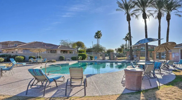 Walk to Community Pool: Goodyear Desert Oasis, Забронировать Дом для отпуска Гудиер 