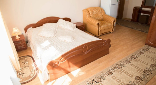 Cotteges Dzherelo, Prenota Hotel Hotel a Ivano-Frankovsk con parcheggio, Parcheggio