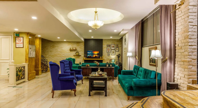 Hotel Golden Crown