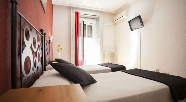 Двухместный номер Standard с видом на город Hostal Aresol