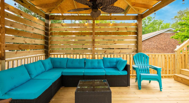 Woodlands Wonder by Oak Island Accommodations, Забронировать Отель Отели Острова Оук с бассейном, Бассейн