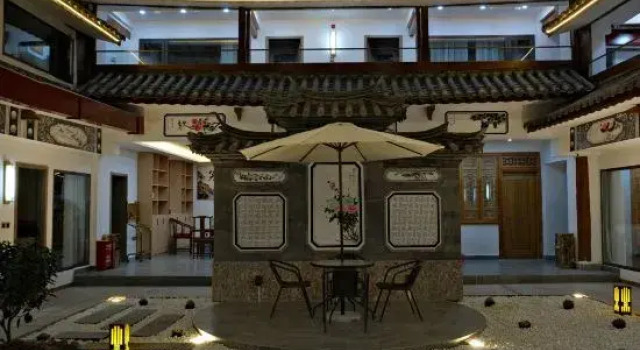 Shuishang Naxi Courtyard Traditional Designer Artistic Villa (The Old Town of Lijiang), Забронировать Вилла Коттеджи Лицзян, рядом с Улица Сквер-стрит Древнего города Даянь, Коттедж