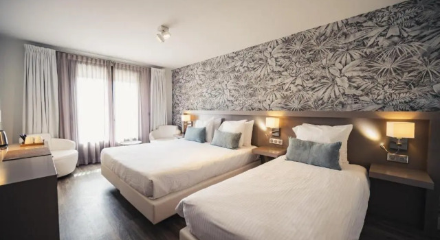 Трёхместный номер Standard с видом на сад Van der Valk Hotel Le Catalogne Saint Aygulf