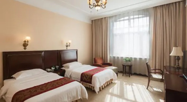 Двухместный люкс с видом на сад Man Zhou Li Diplomacy Hotel