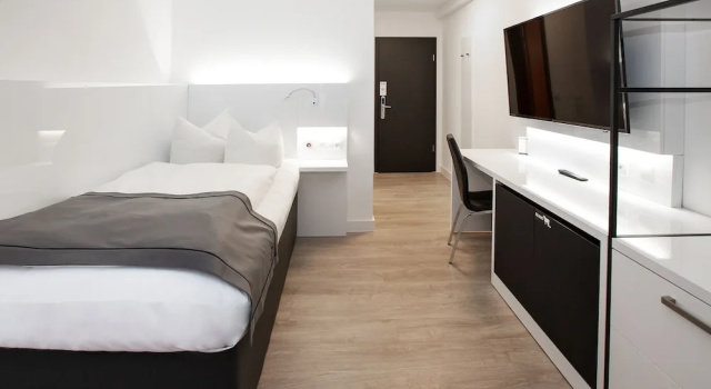 Кровать в общем номере DORMERO Hotel Worms