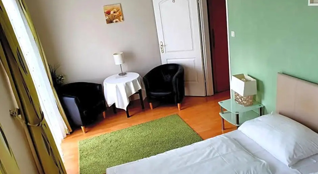 Hotel Hotwagner, Book Hotel Hotels in Vienna surrounding with a Pool, Swimming Pool