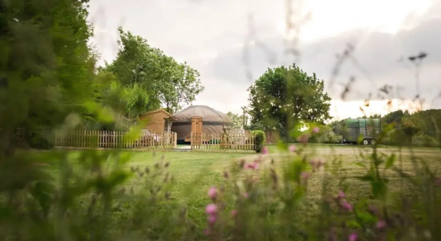 The Yurt at Hollands Farmhouse - Campsite, Boek Camping Campings & glamping in Merseyside, Camping
