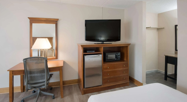 Четырёхместный номер Standard Best Western Inn