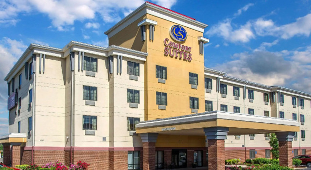 Четырёхместный номер Standard Spark by Hilton Cincinnati Fairfield