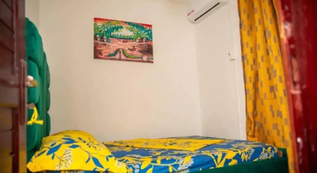 Апартаменты с балконом 2 Bed Apt Sleeps 5 - Wifi, Parking, Balcony
