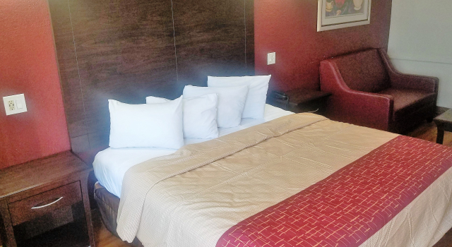 Red Roof Inn & Suites Houston - Hobby Airport, Book Hotel Houston Houston