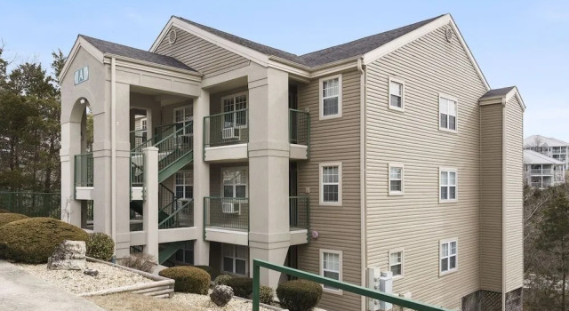 Holiday Hills Getaway - Branson - Golf Resort - Outdoor Pools