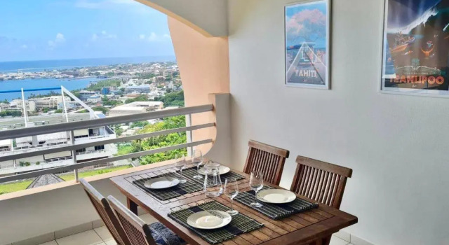 Апартаменты Appartement Hana Iti breathtaking on the ocean at the entrance of Papeete