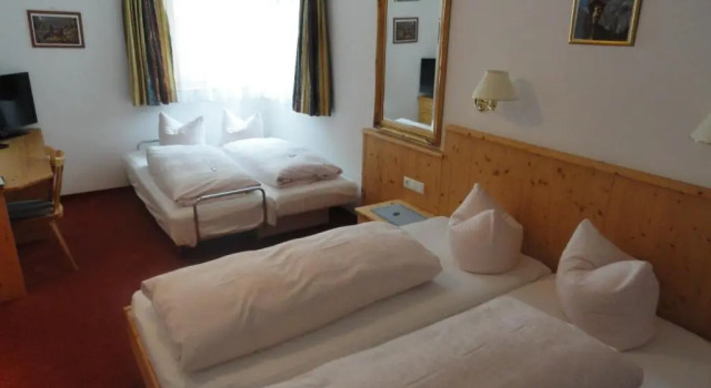 Четырёхместный номер Standard Hotel Traube