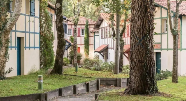 Коттедж с 2 комнатами Maison au milieu des pins entre golf et océan