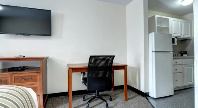 Номер Standard Suburban Studios Westminster Denver North