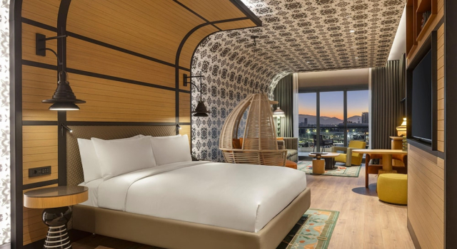 Двухместный полулюкс с балконом Canopy By Hilton Izmir Bomonti