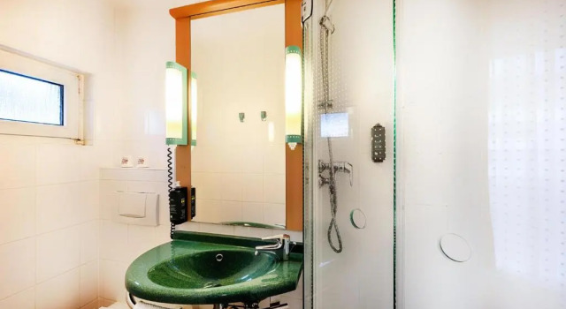 Трёхместный номер Standard Отель B&B Hotel Aachen-Hbf