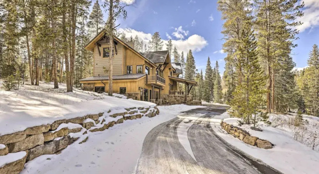 Коттедж 3 Fireplaces & Mtn View: Luxe Home in Breckenridge