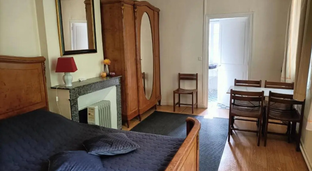 VILLA ESPERANZA Chambre de plain-pied, indépendante, à 200m du château de Valençay proche Zoo de Beauval et Châteaux de La Loire, Book Villa  
