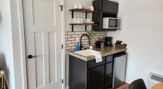 Четырёхместный номер Standard The Lakehouse Inn at Sledd Creek