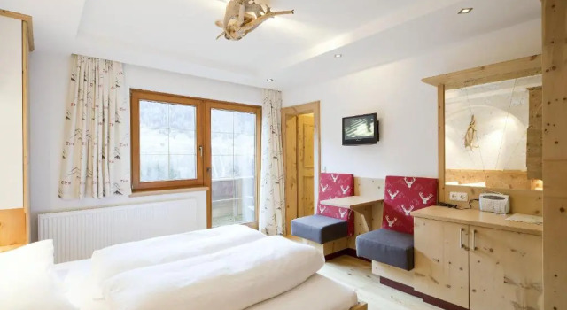 Ferienhaus Alpina, Забронировать Отель Кальс-ам-Гросглоккнер National Park Hohe Tauern, рядом с Кальс 1 / 2