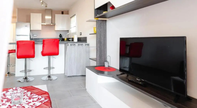 C D36 T3 climatisé et rénové GRUISSAN PORT, Book Hotel Hoteller i Corbières med parkering, Parkering