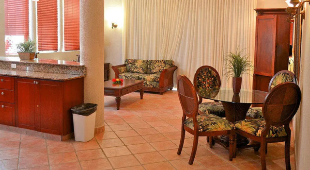 Las Sirenas by Mayan Princess, Boek Hotel Roatán Roatán