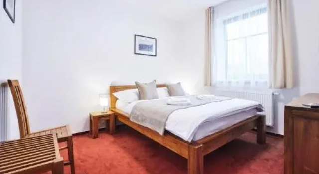 Penzion Al Capone Mníšek, Rezerwuj Hotel Hotele w Central Bohemia z parkingiem, Parking