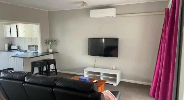 3-bedroom unit within walking distance to city