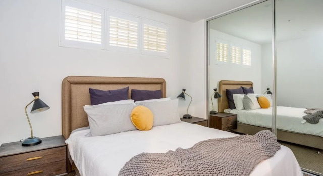 Blue Waters on the Beach: absolute beachfront, views, Book Hotel Rosebud 